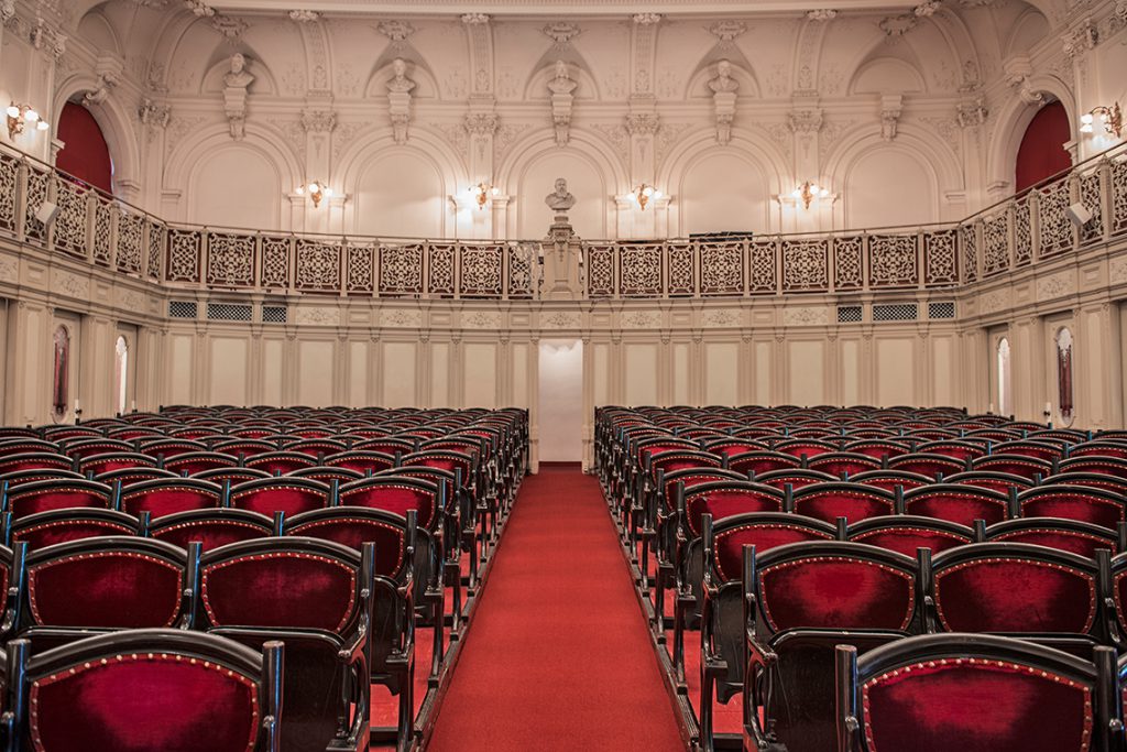 Auditorium College of Physicians Vienna 2016 by Leslie Hossack