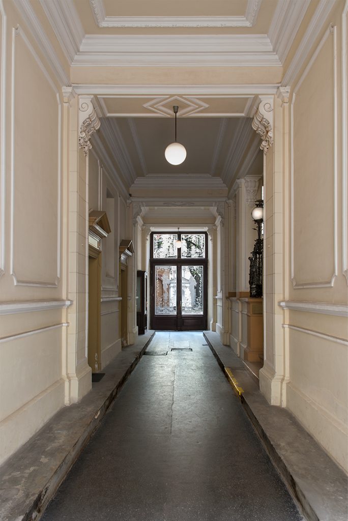 Entrance Passage Berggasse 19 Vienna 2016 by Leslie Hossack